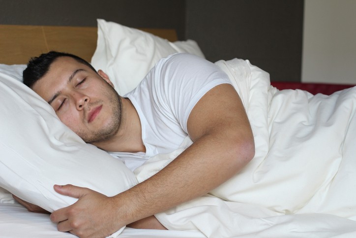 5 Benefits Of Placing A Pillow Between Legs When Sleeping